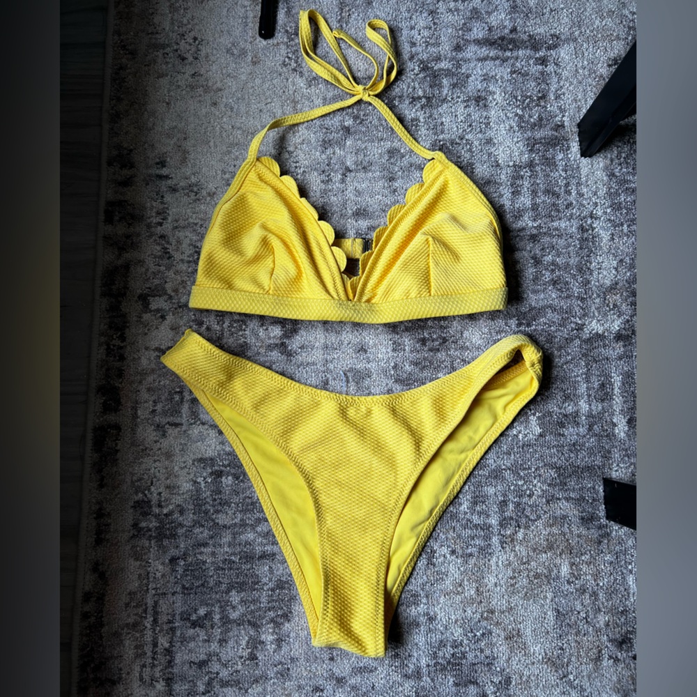 SHEIN Yellow Scalloped Bikini